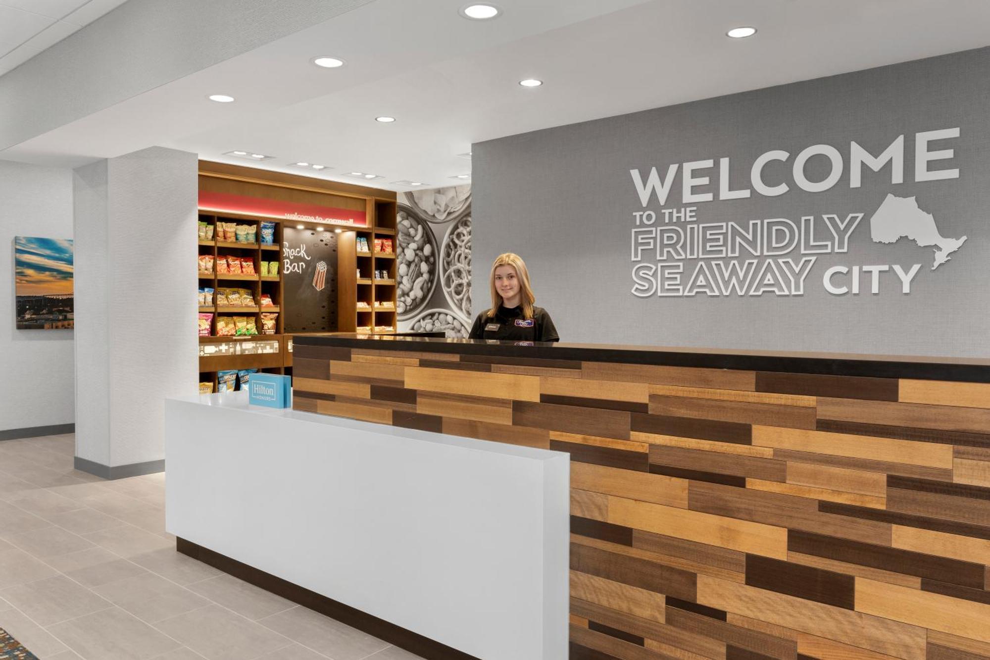 Hampton Inn By Hilton Cornwall Exterior foto