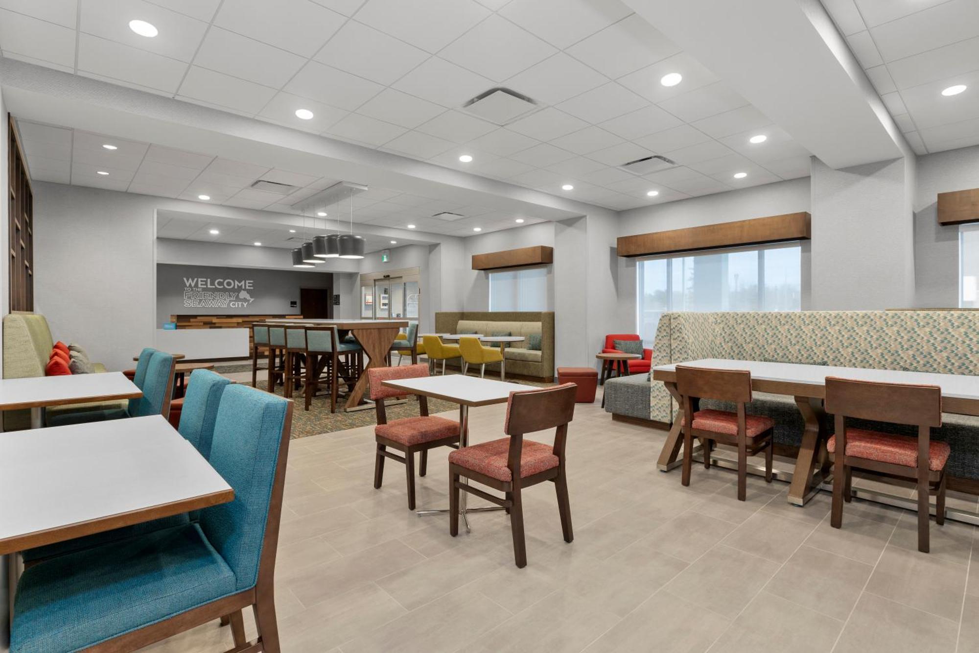 Hampton Inn By Hilton Cornwall Exterior foto